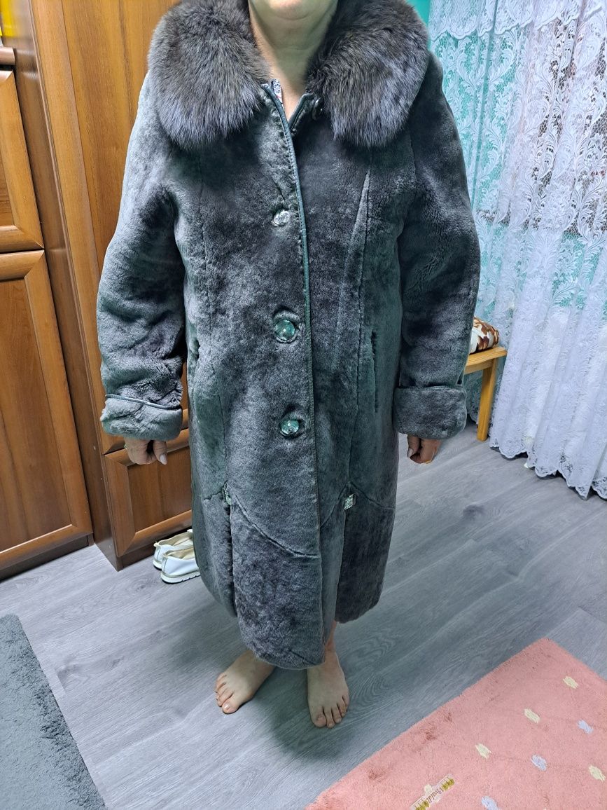 Продам шубу!!! Натуральный мех Мутон!!!
