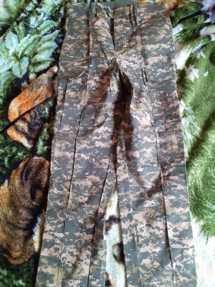 Продаю камуфляжный костюм