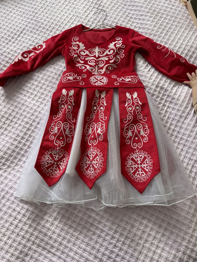Платье на 7-8лет за 10000