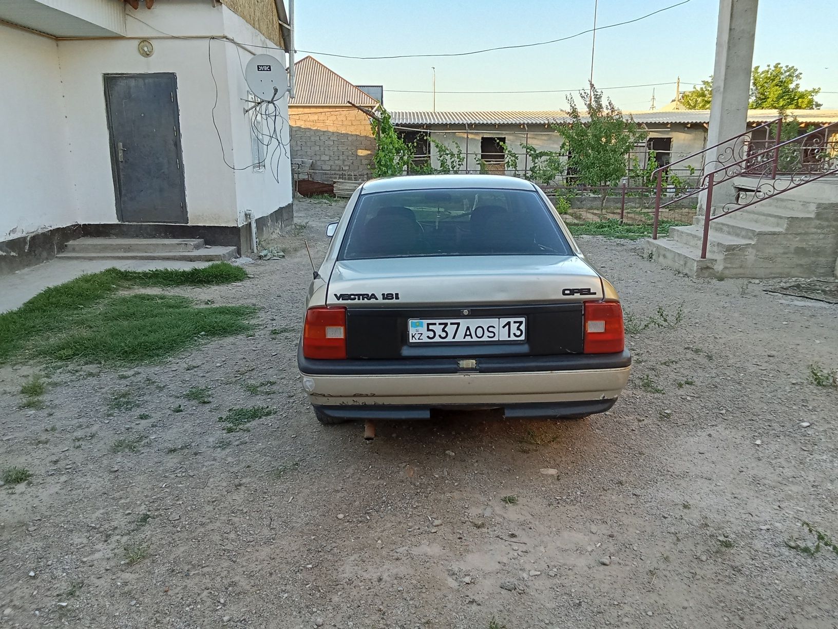 Саудасы бар көлік жүріп тұр айдап жүрміз