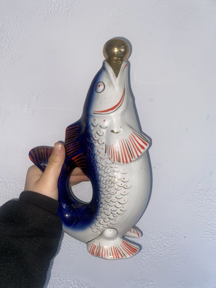 кувшин и стопки в виде рыбок . Продам.