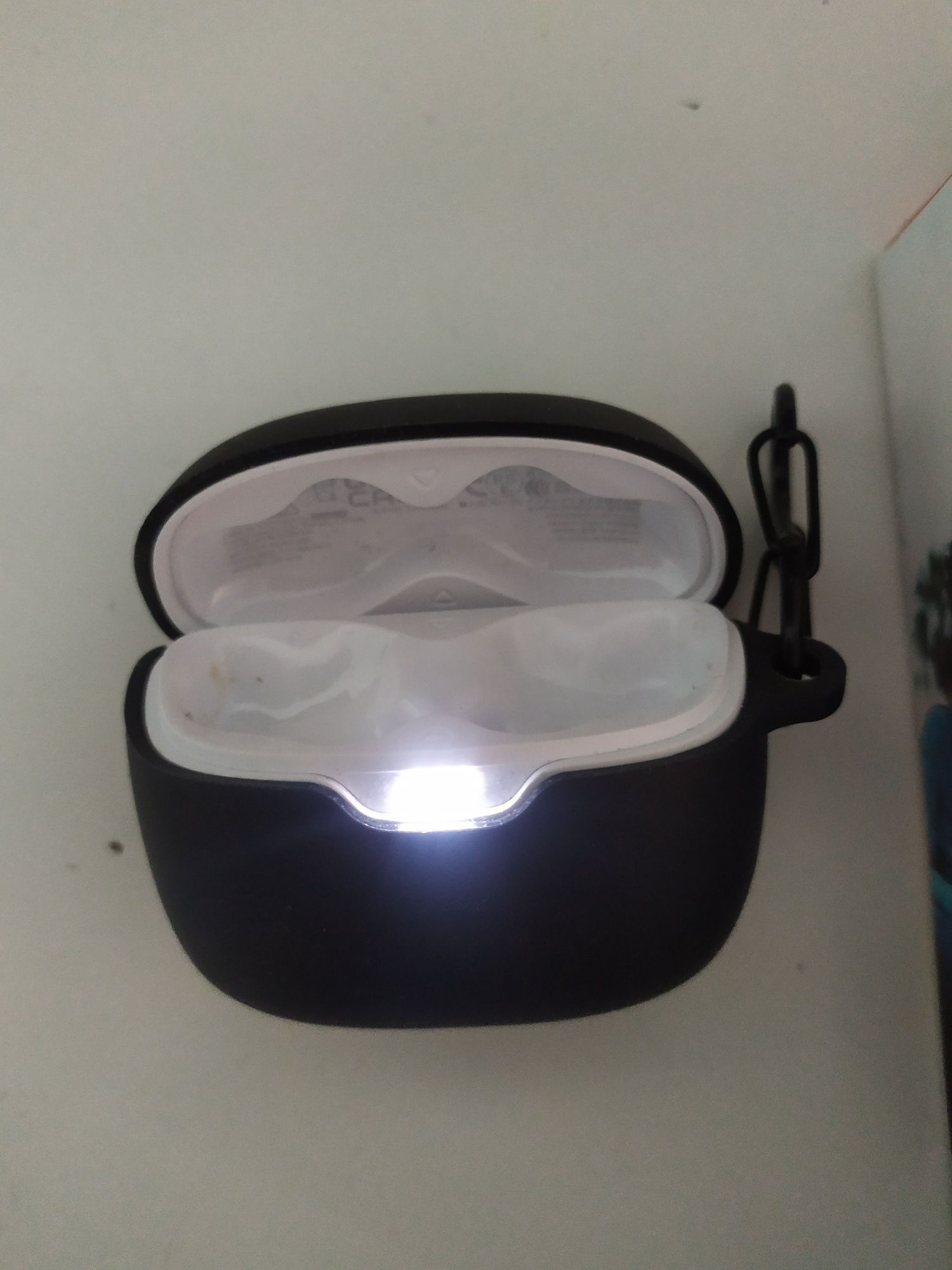 Продаются беспроводные наушники JBL