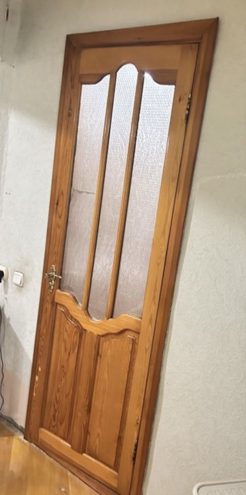 Продам дверь из натурального дерева