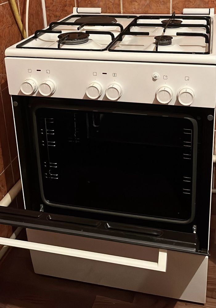 Газовая плита с духовкой