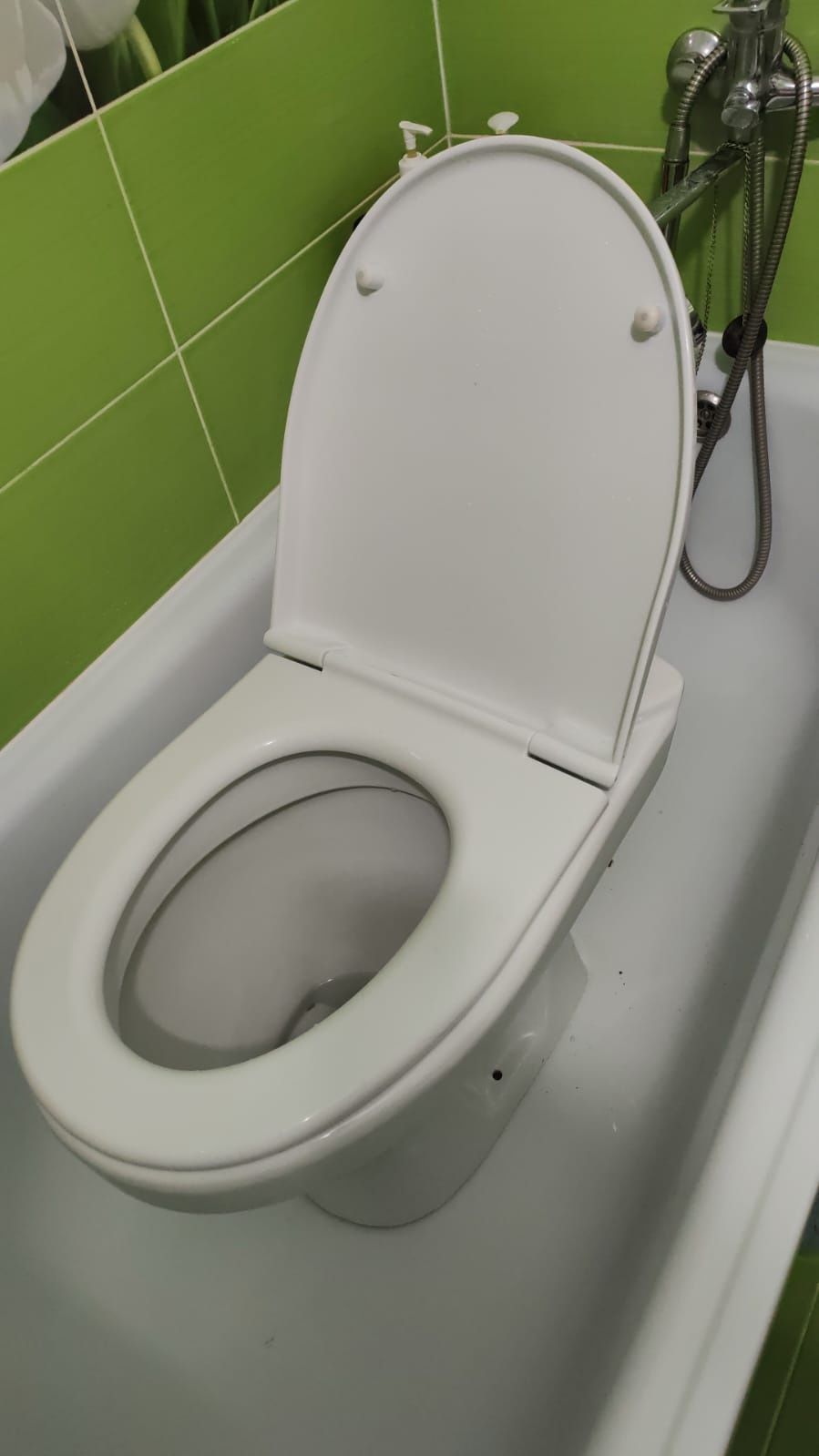 Продам унитазы не дорого