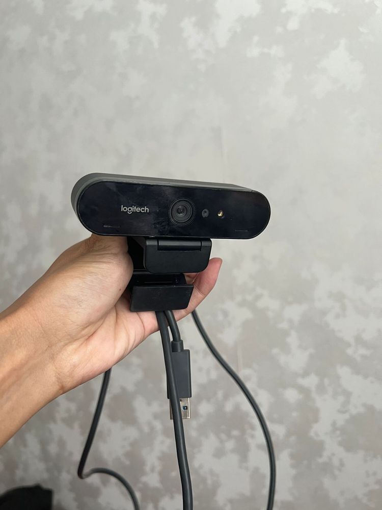 Веб камера Logitech Brio