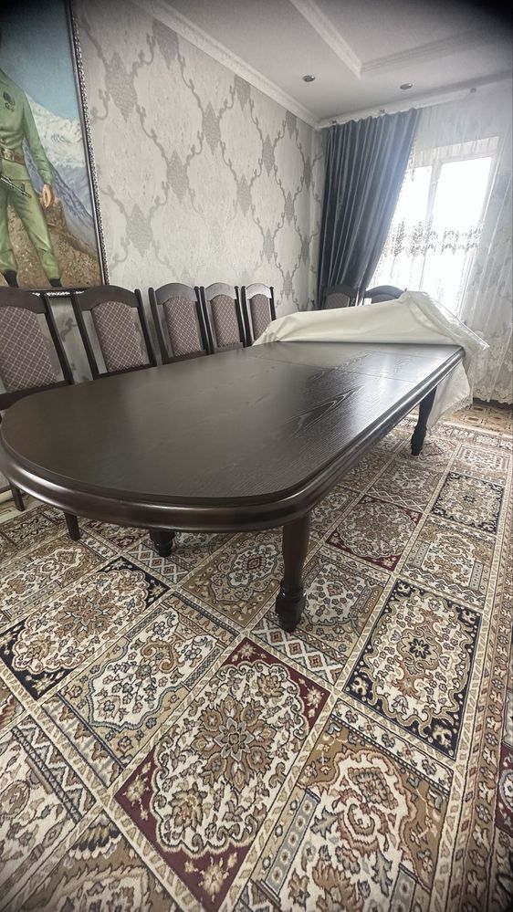 Продам новый стол со стульями