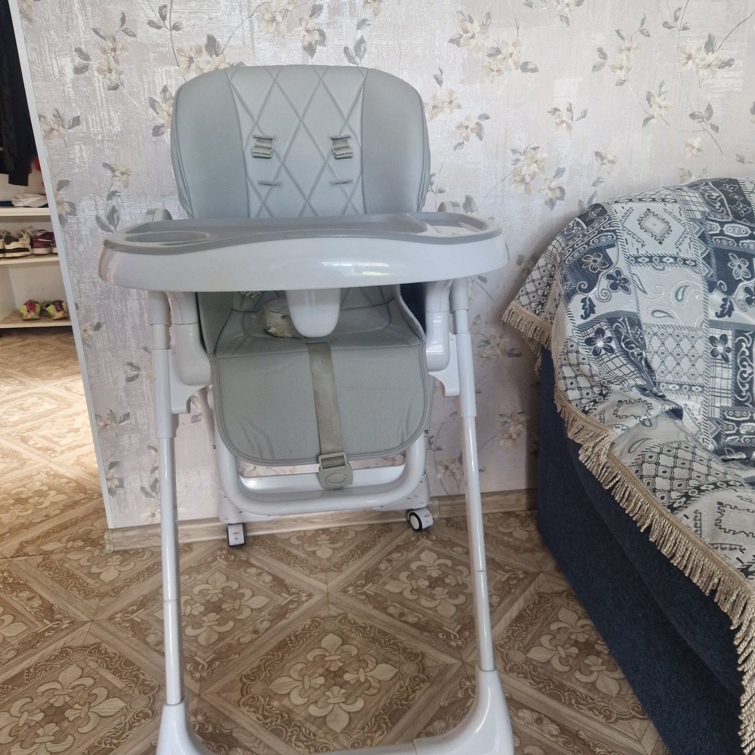 Детский стульчик для кормления