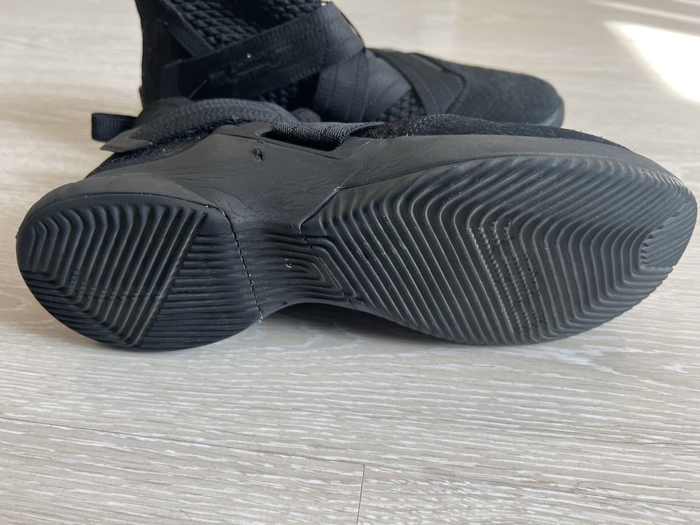 Баскетбольные кроссовки Nike LeBron Soldier XII SFG