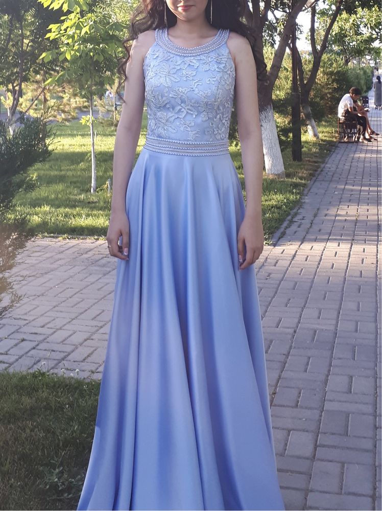 Вечернее роскошное платье