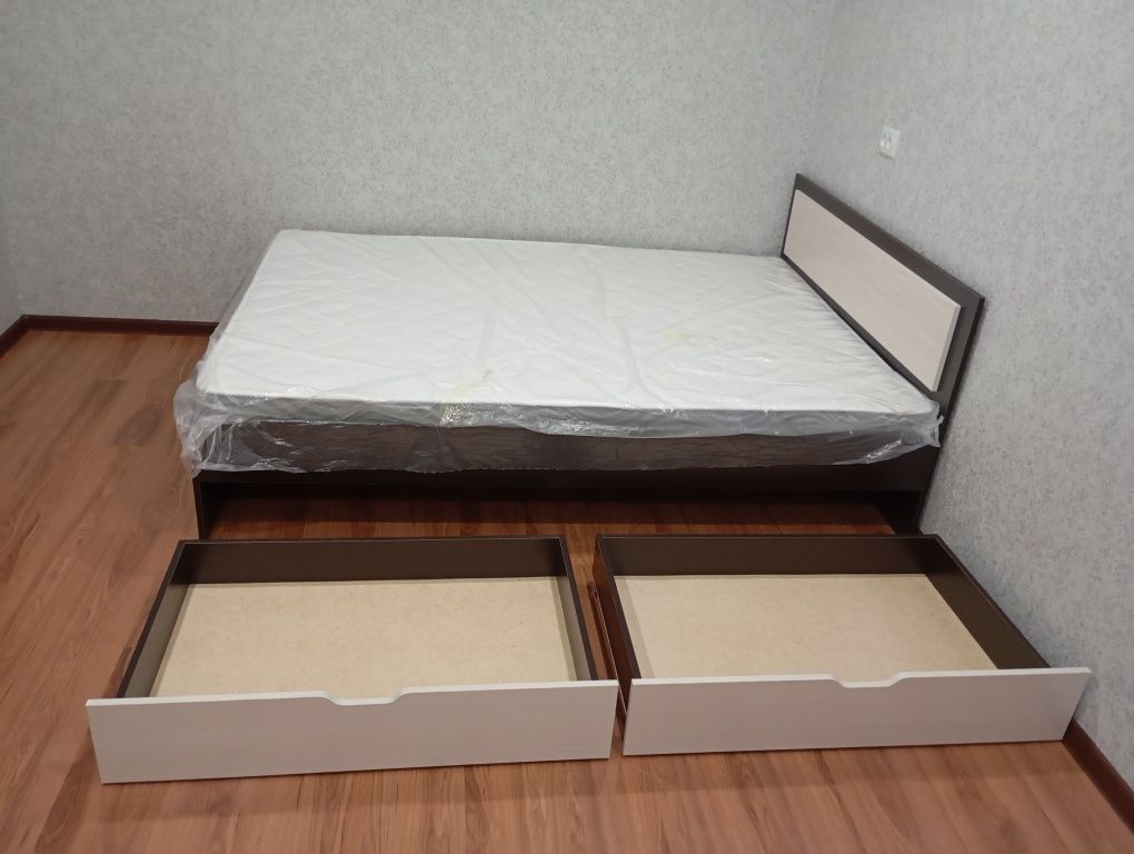 Кровать полутороспальная с матрасом. Новые. 50000