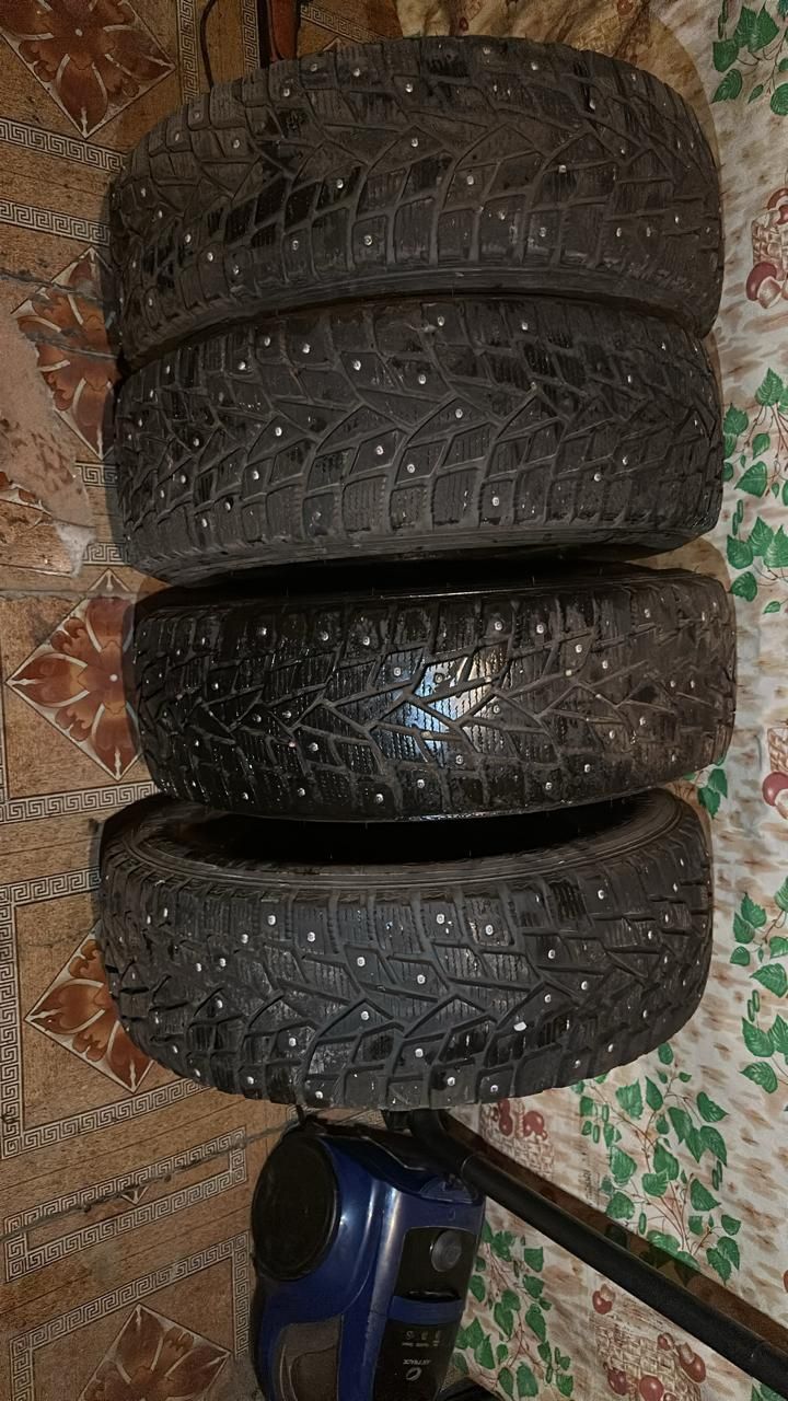 Продаю б/у шины откатал на них один сезон