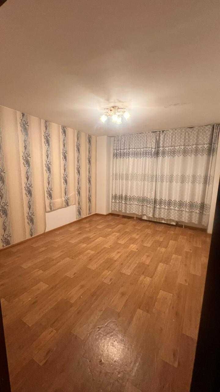 Продается квартира 3-комнатная, 90 м², пр. Шахтеров, 60
