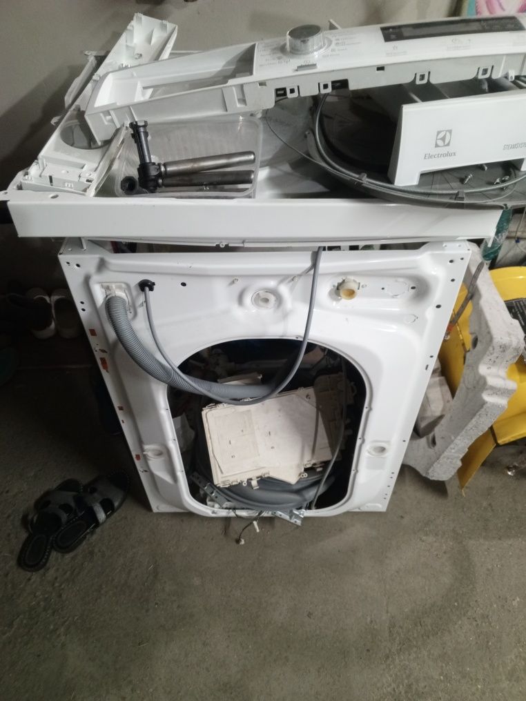 Продам стиральную машинку  Electrolux на запчасти