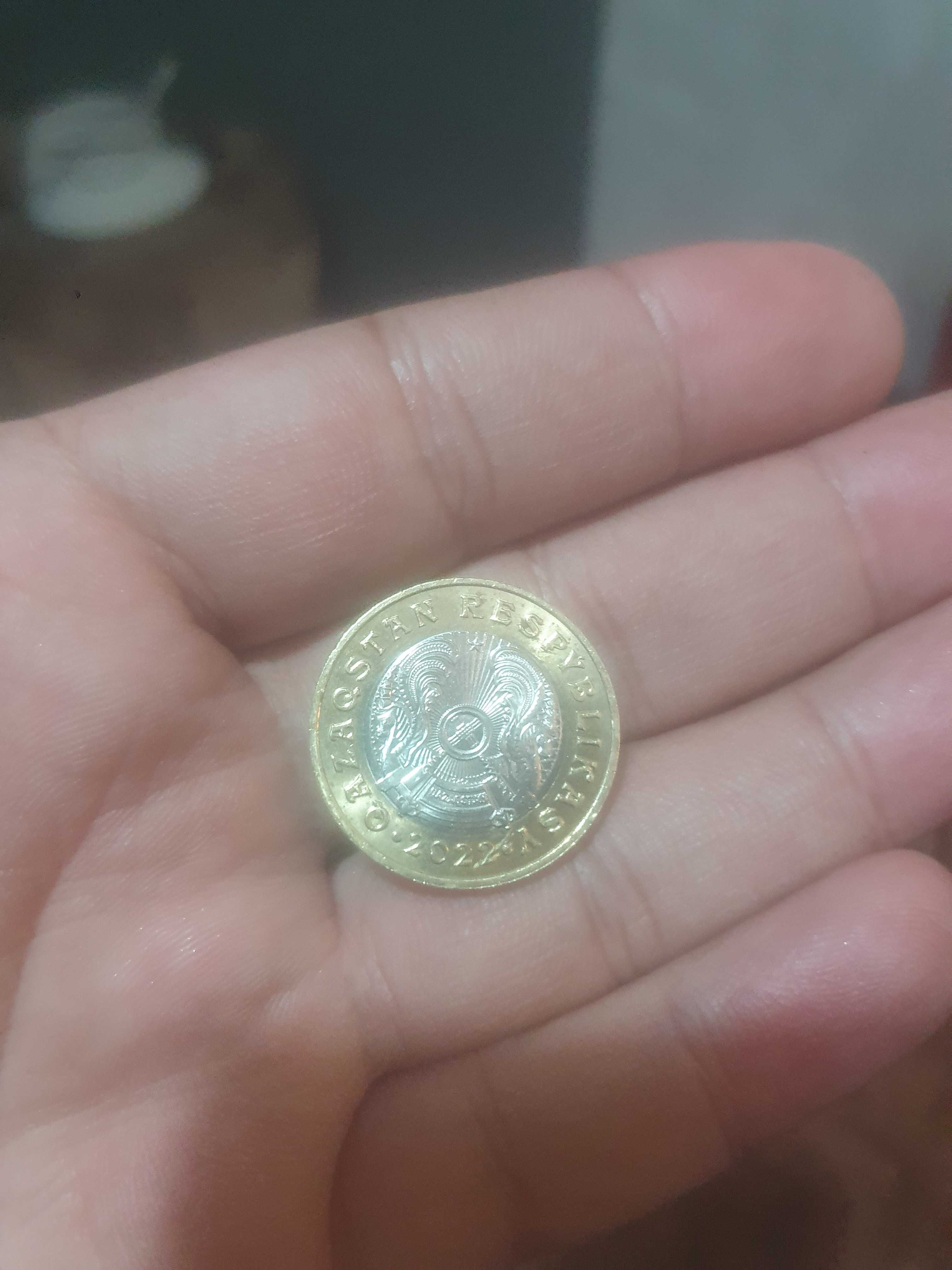 Продам коллекционную 100 тенге.