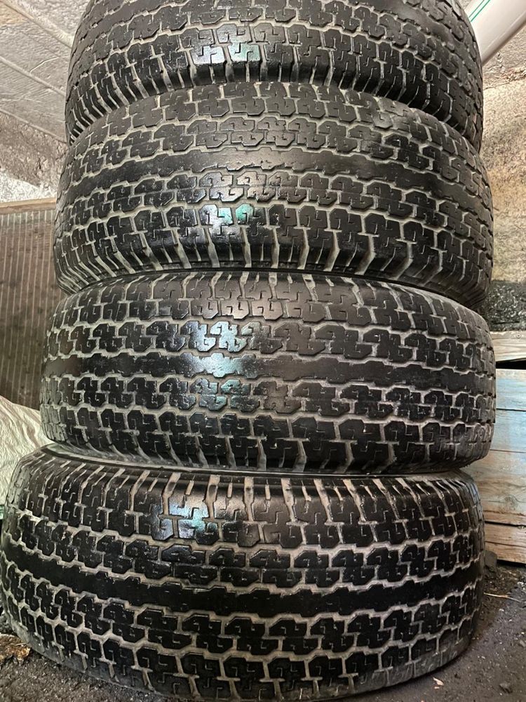 Bridgestone Dueler H/T 689 265/70R16