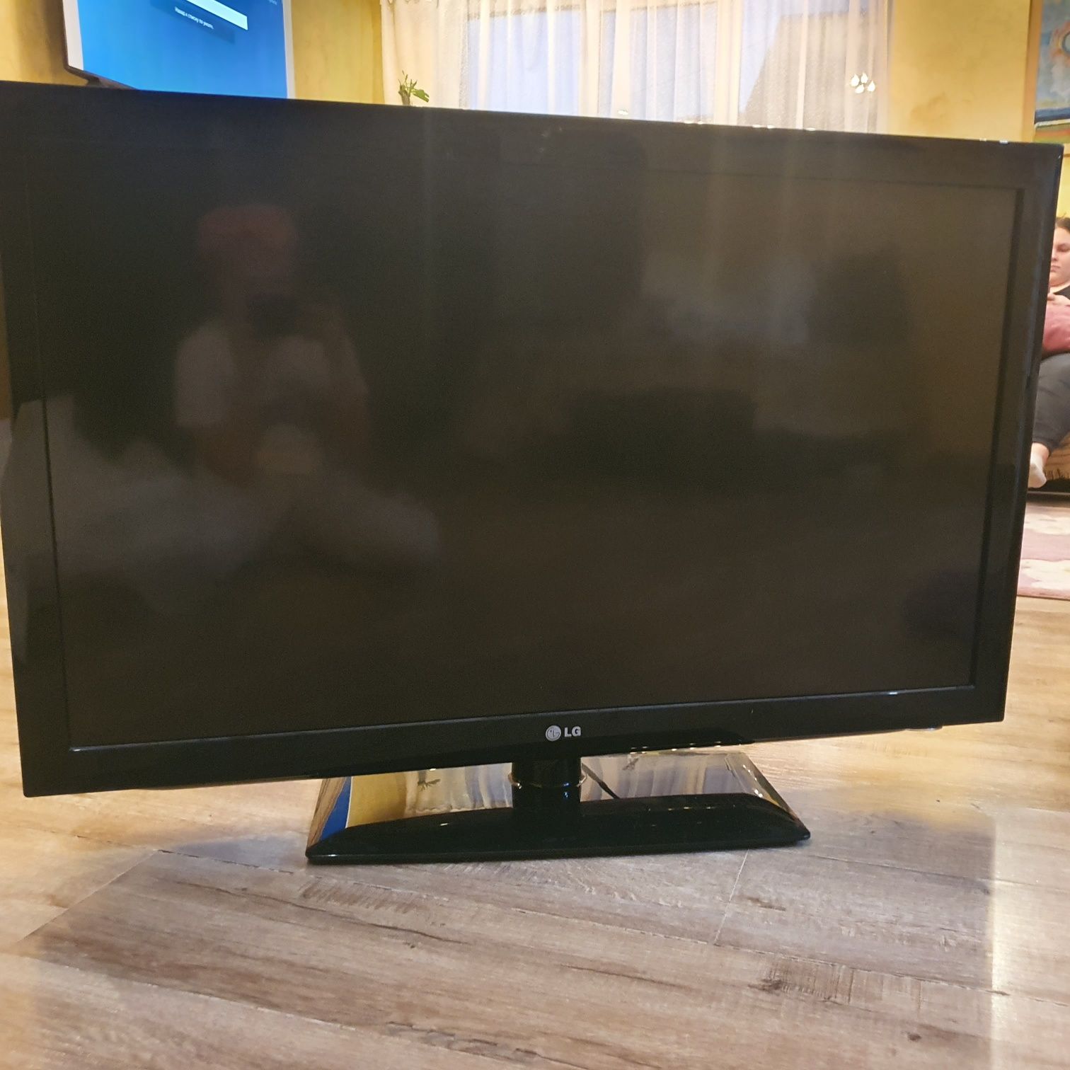 Телевизор LG 1 метр плоский