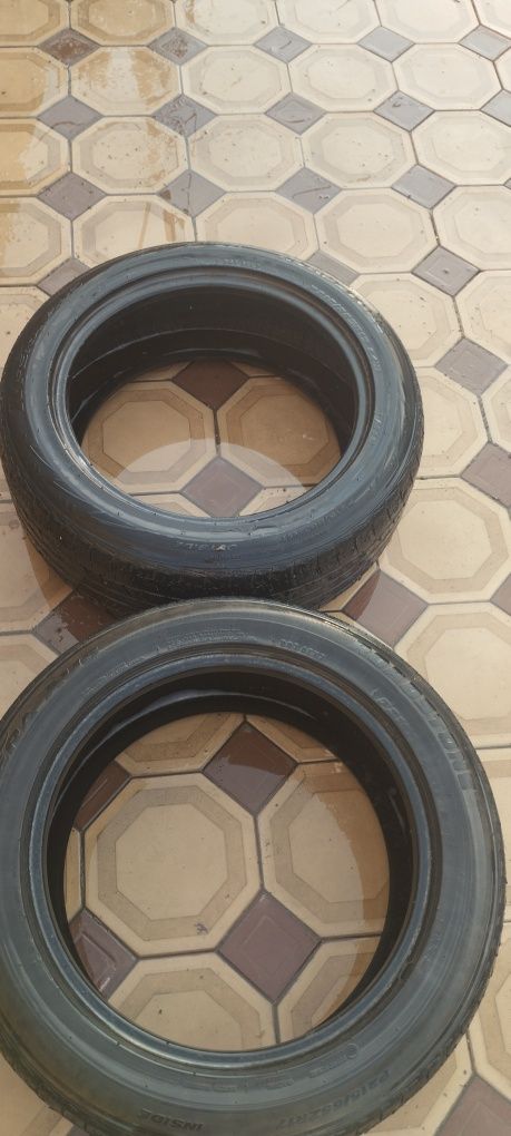 Продам шины летние, размер 215/55/R17 б/у на сезон откатать хватит.