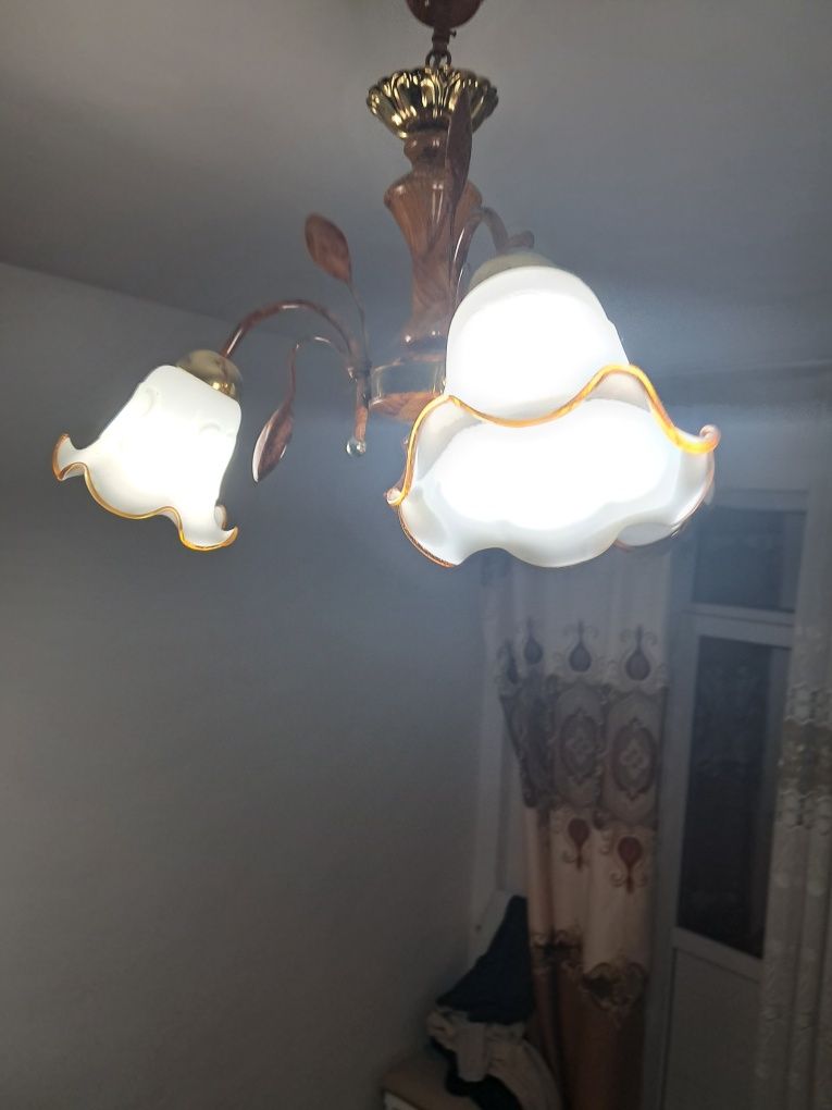 Продам люстру 2000 тг
