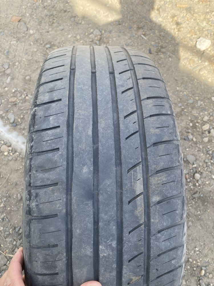 Продам резину 215/55r17  летний торг преветсвуется, состояний средний