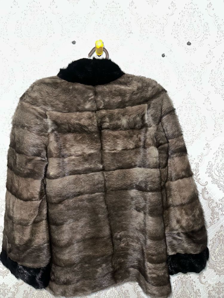 Продаю шубы практически новые