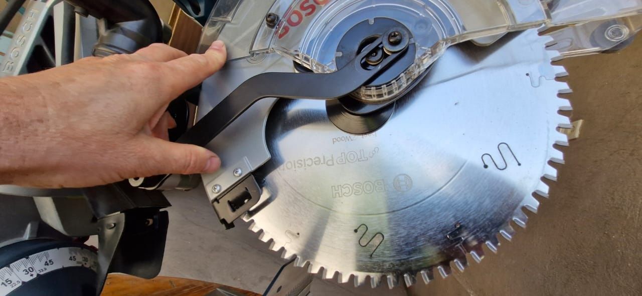 Торцовочная пила Bosch Professional GCM 12 GDL, 0601B23600