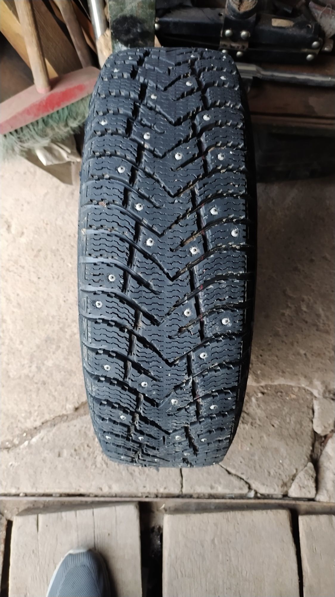 Продам зимнюю резину 185/65₽14
