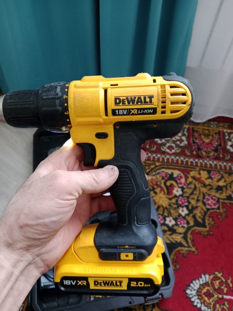 Продам шуруповерт.dewalt. в отличном состояний. Почти не пользовался.я