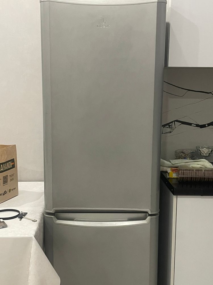 Холодильник Indesit