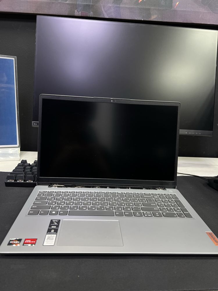 Ноутбук Lenovo IdeaPad 1 Ryzen 3-3250U