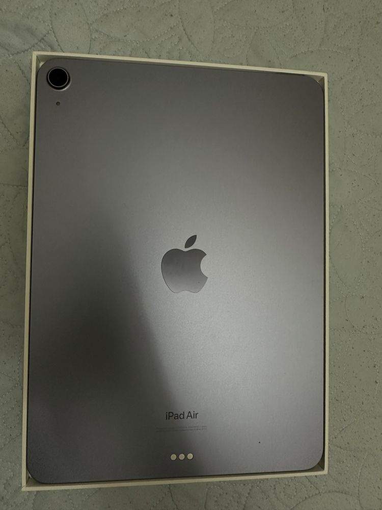 Продам Планшет Apple iPad Air 2022 Wi-Fi 10.9 8 Гб/64 Гб фиолетовый