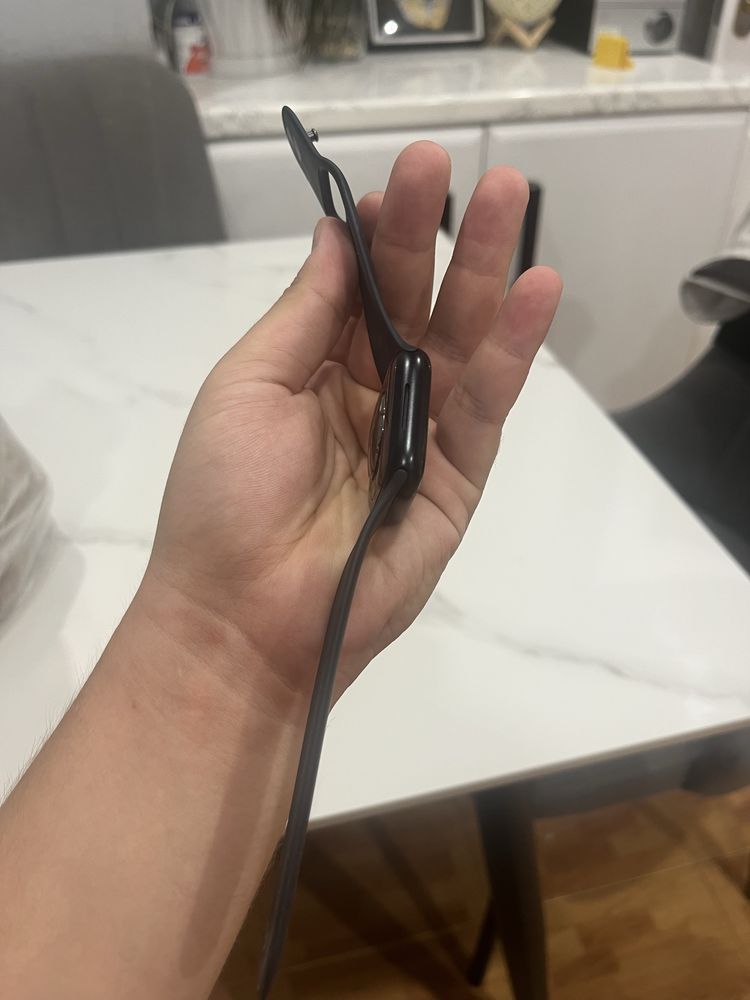 Продам Apple Watch 7