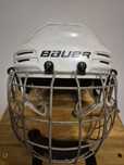Продам шлем хоккейный Bauer 5-9 лет.