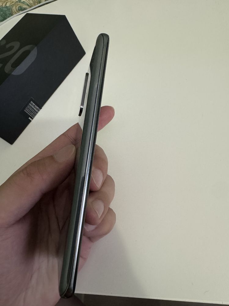 Samsung Galaxy S20 128gb в идеальном состоянии