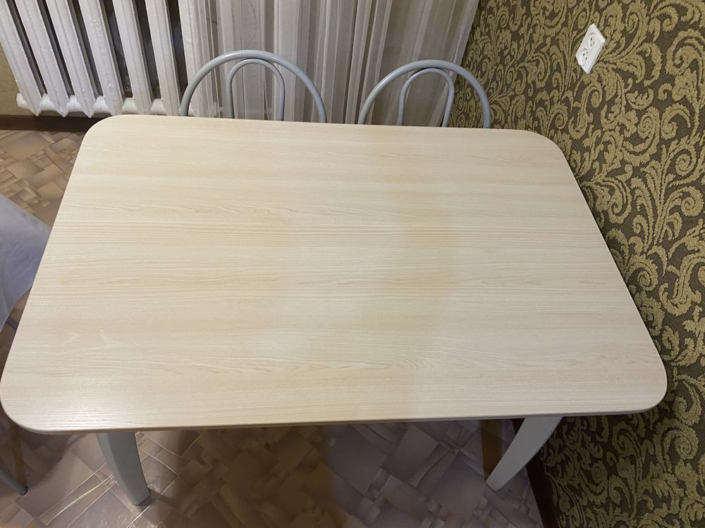 Продам кухонный СТОЛ И СТУЛЬЯ