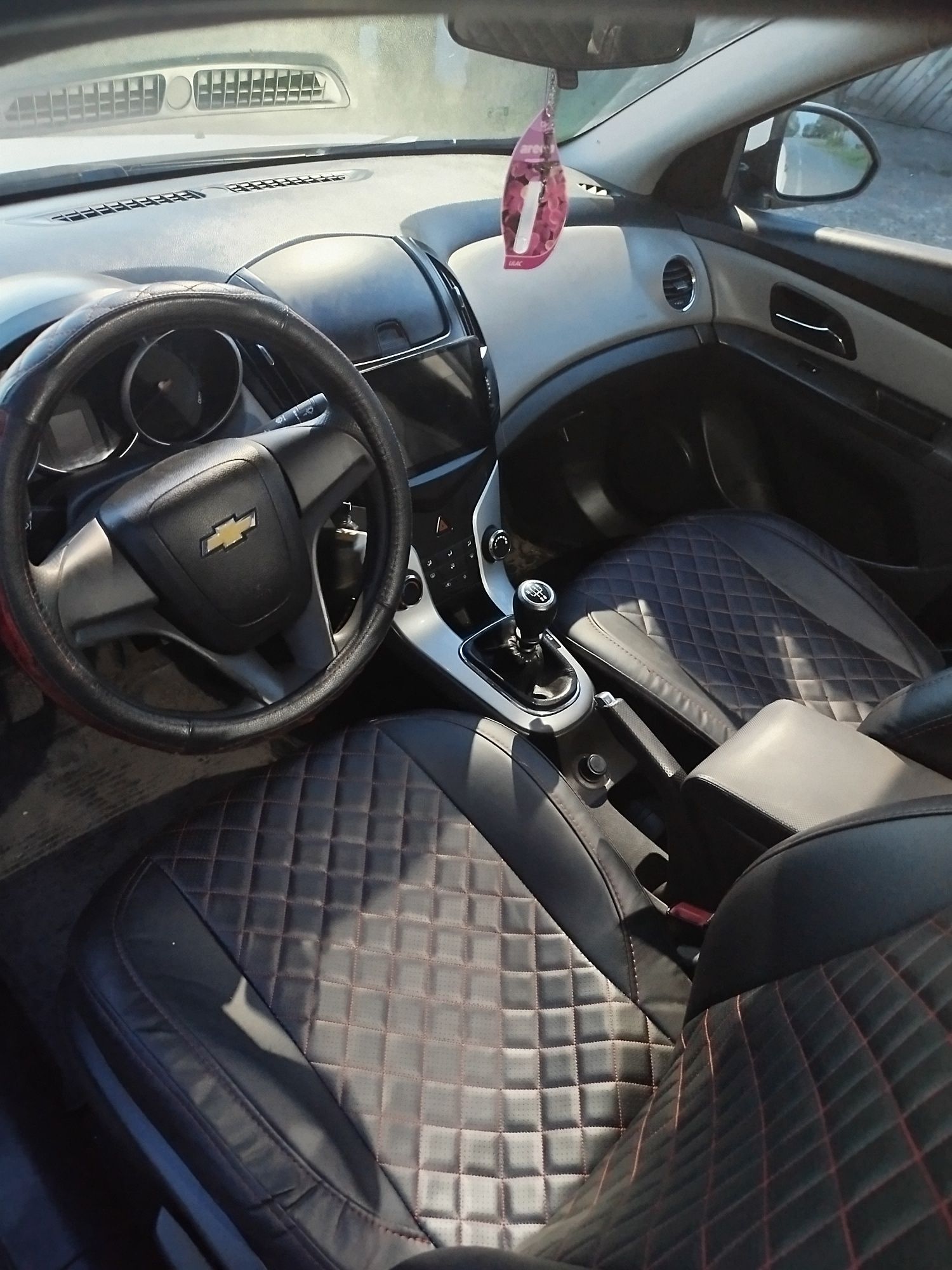 Автомобиль Шевроле Круз