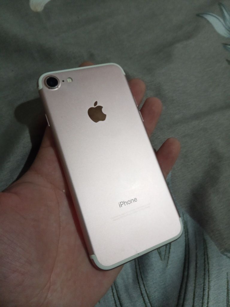В продаже Айфон 7. 128GB