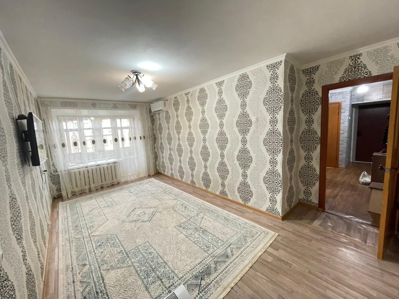 Продается 3-комнатная квартира в 5-микрорайоне.