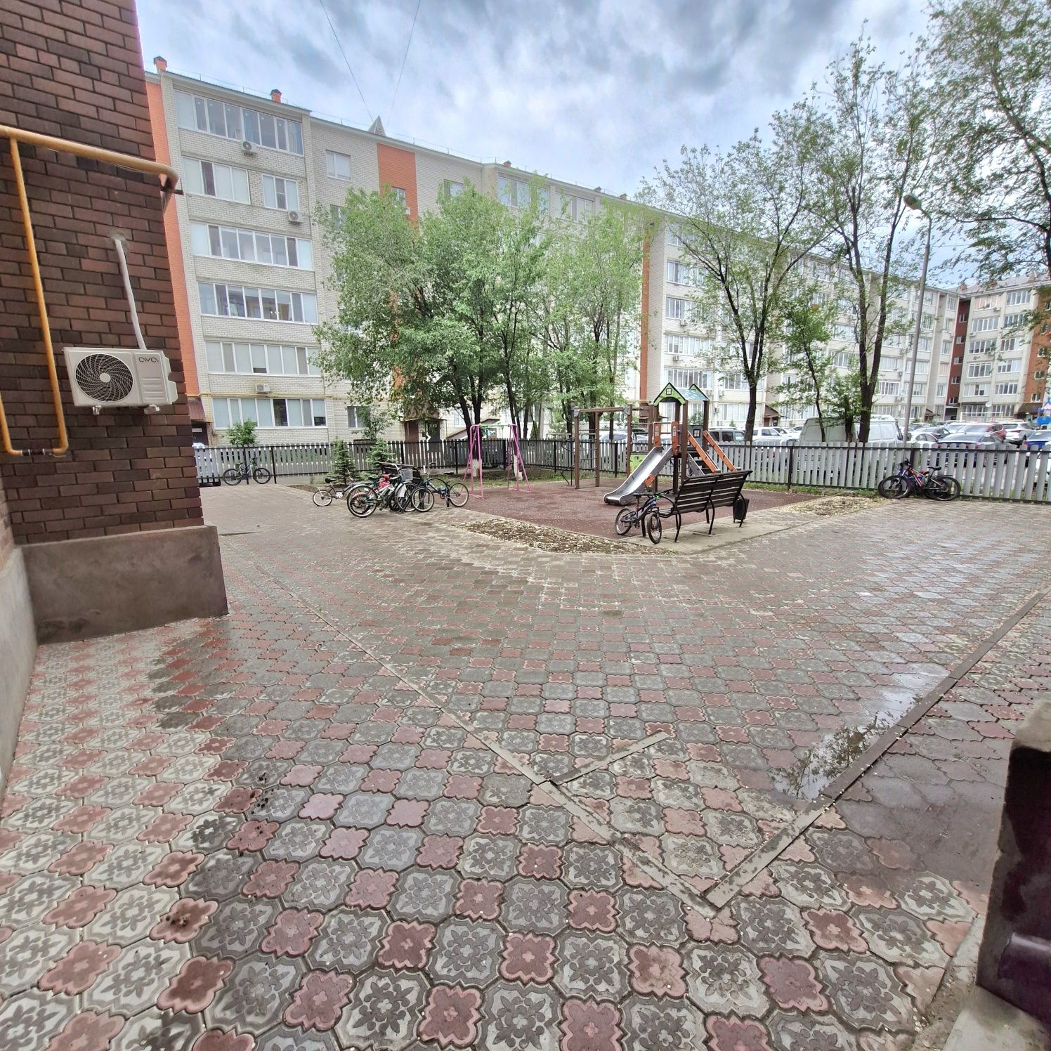 Продам трехкомнатную квартиру в новом доме в мкрн женис (6 мкрн)