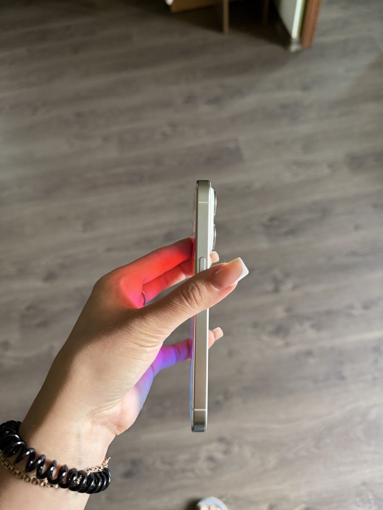 Продам Iphone 15 pro