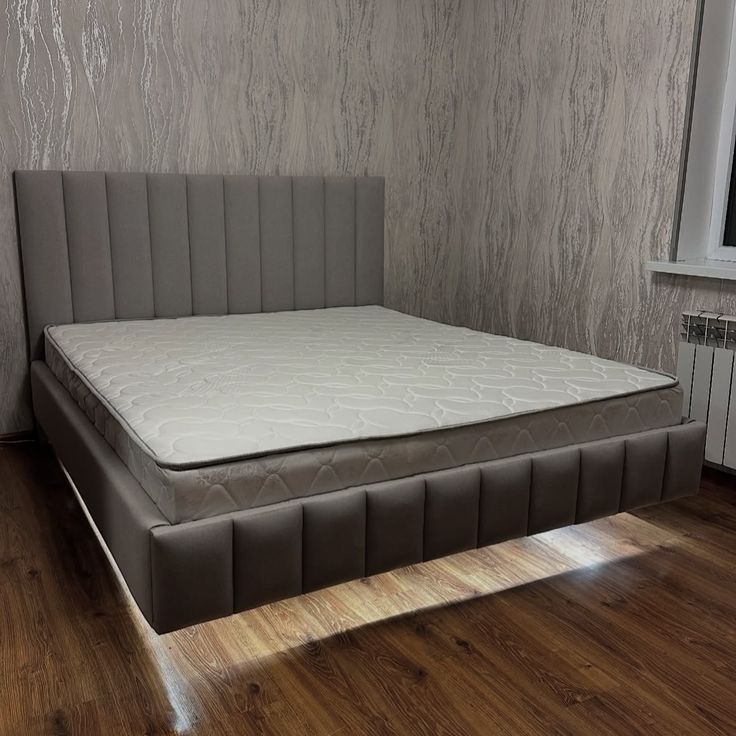 Парящая кровать с подсветкой