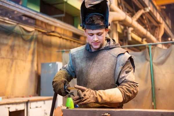 Сварщик в Каскелене услуги сварщика на выезд газосварщик