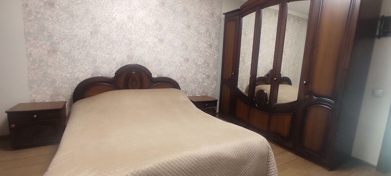 Продам спальный гарнитур