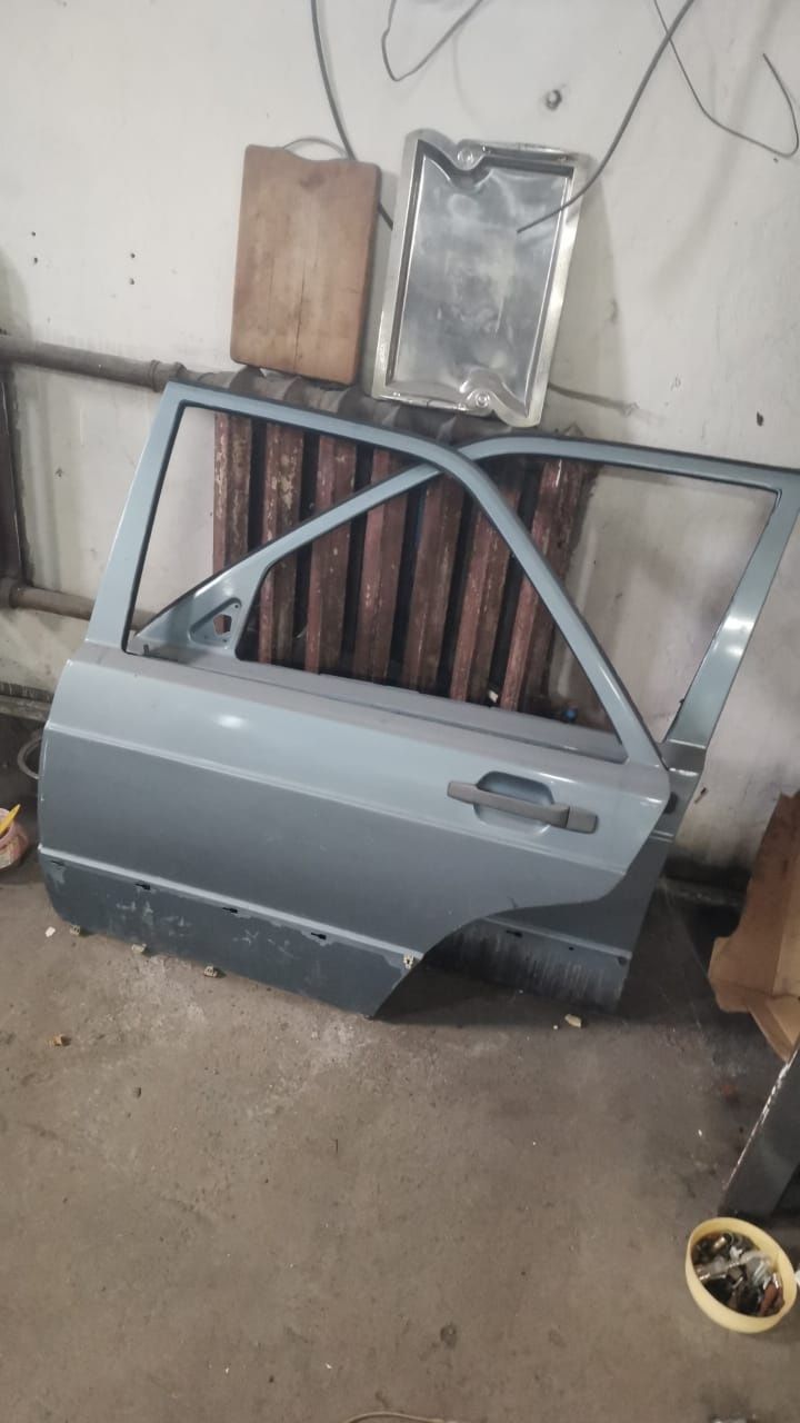 Двери Mercedes 190