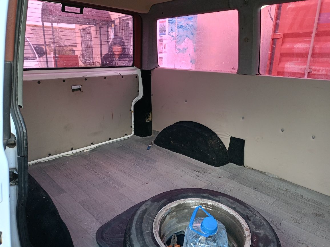 Продам Volkswagen Caravelle