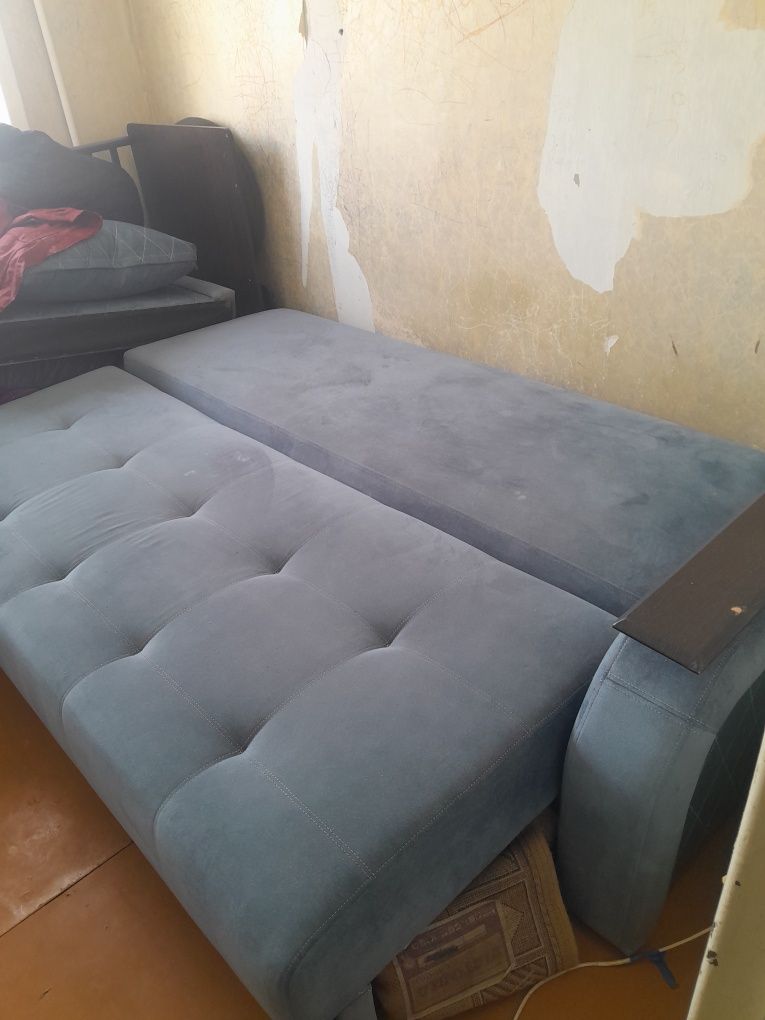 Продам диван б/у 50000
