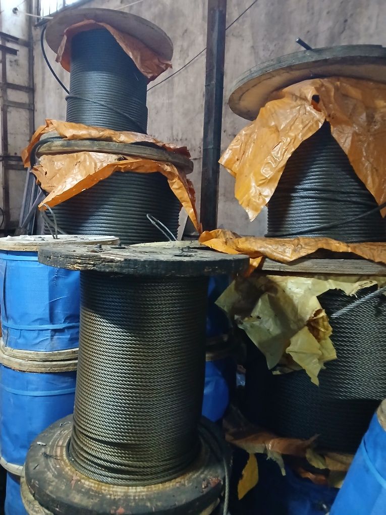 Канат (трос) высококачественный, устойчив к износу и нагрузкам.