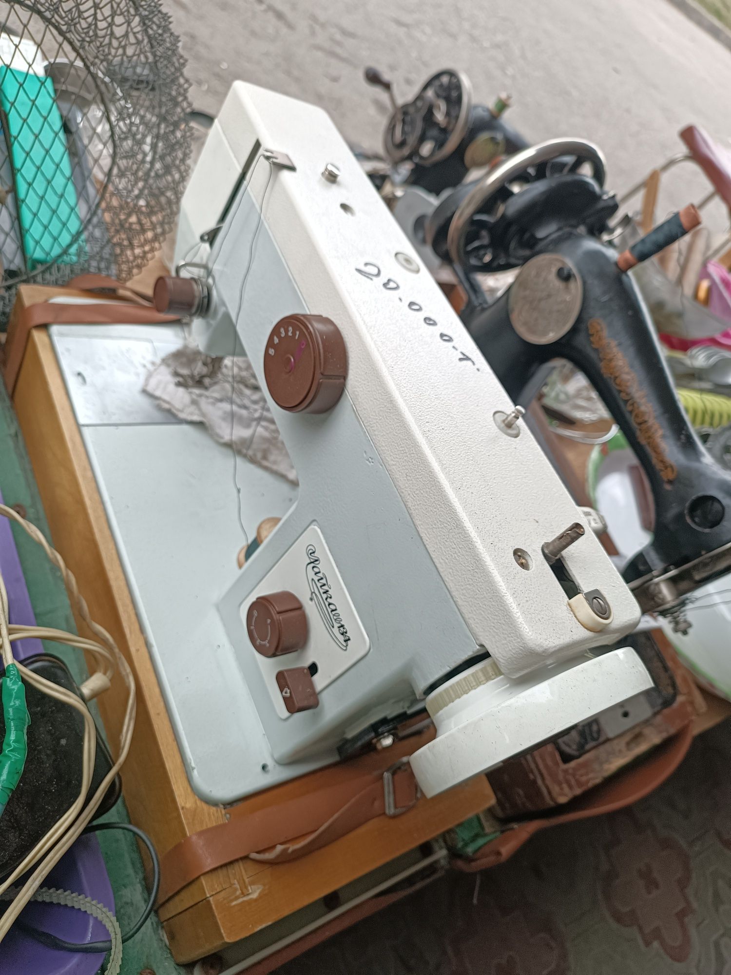 Продам швейная машина чайка 134