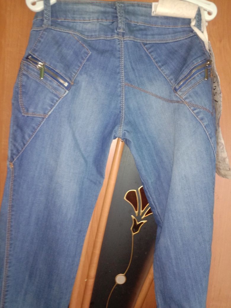 Продам джинсы.    .