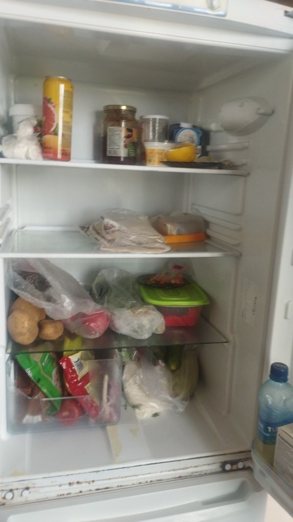 Продам холодильник не морозит